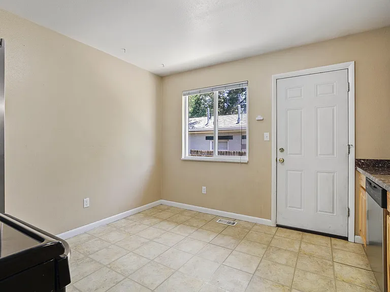 900 E Evans Ave — Photo 7