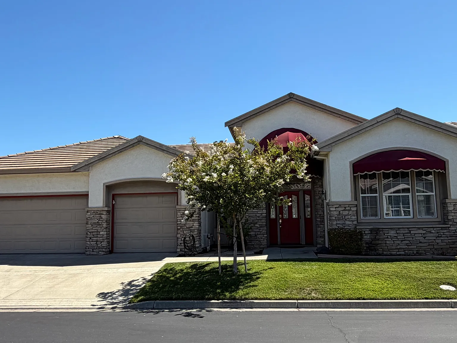 2 bed, 2.5 bath, 2665 sqft, $3,500 — Photo 1