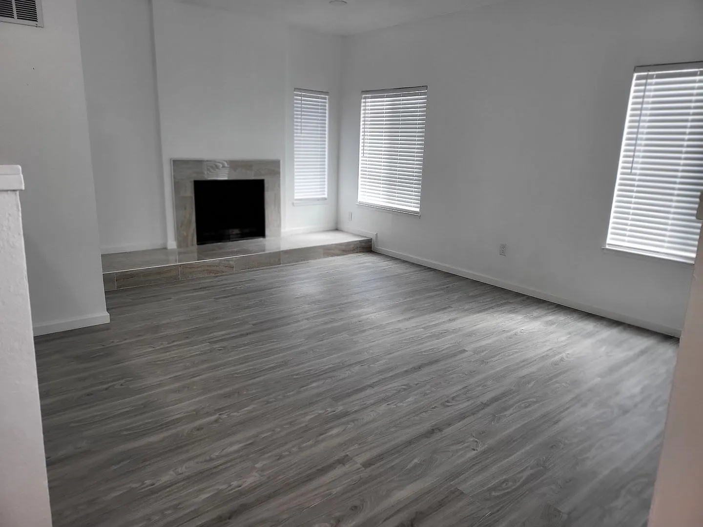Beautifully remodeled 3 bedroom, 2 bath Home with bonus room — Photo 3