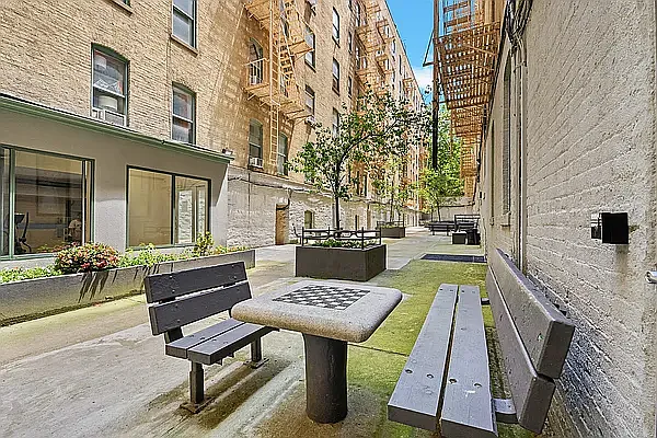 Rented by REAL New York | media 8