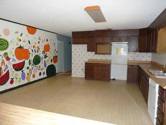 2nd image of 100 Walker St