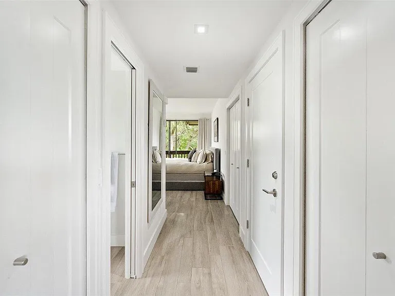11818 Pebblewood Dr — Photo 2