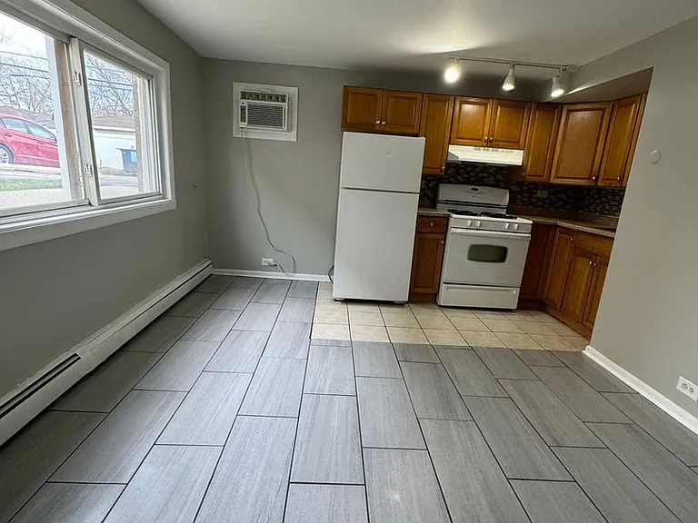 18417 Torrence Ave — Photo 3