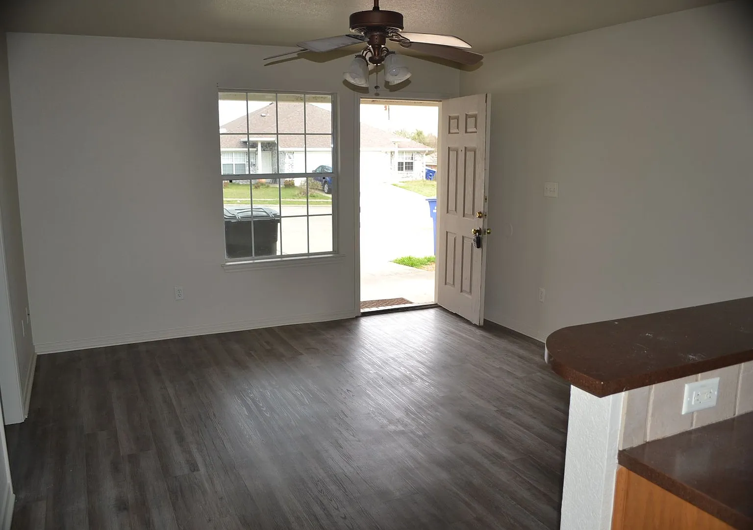 212 Janelle Dr — Photo 3