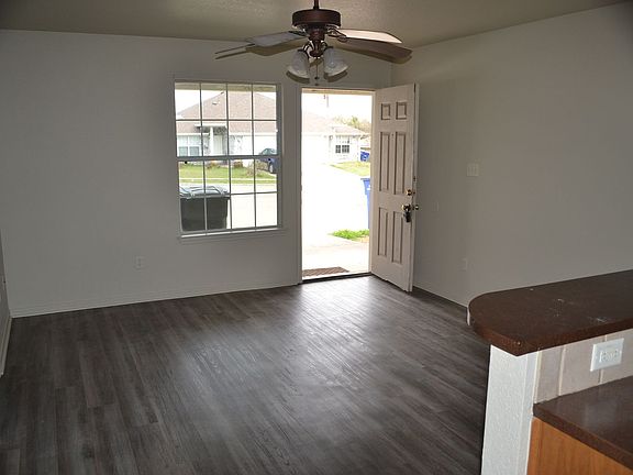 3rd image of 212 Janelle Dr APT B