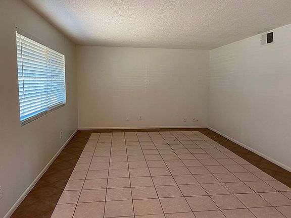 3rd image of 802 Stansbury Dr