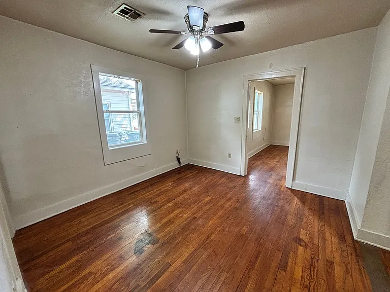 703 N Blvd — Photo 5