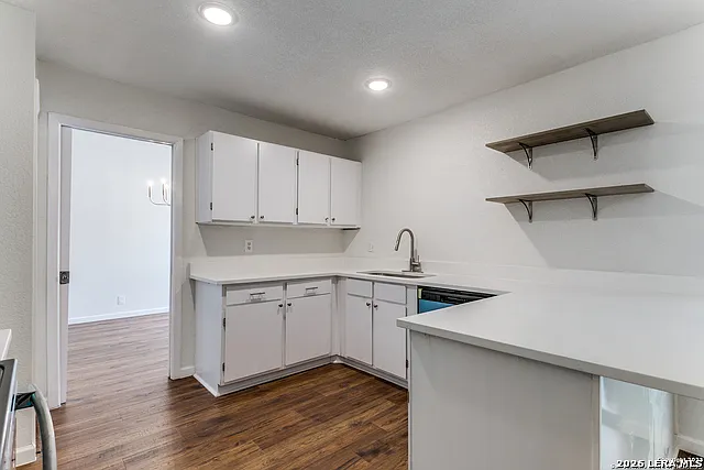 8214 Banbury Dr — Photo 14