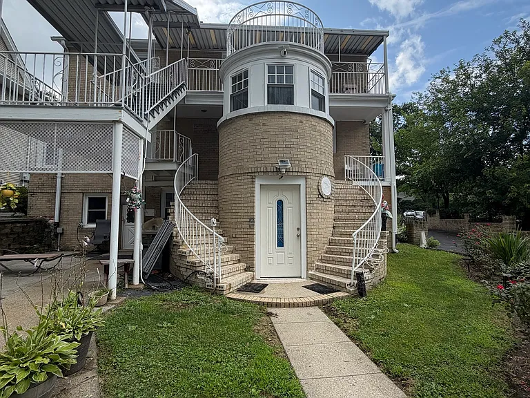 125 Atwater Ave — Photo 1