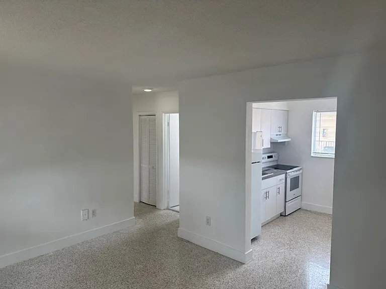 1252 NW 5th St — Photo 4