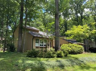 1933 Upper Lake Dr, Reston, VA 20191