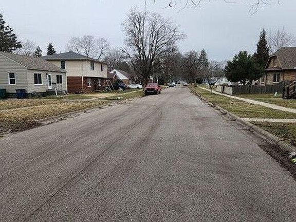 4th image of 816 Division St