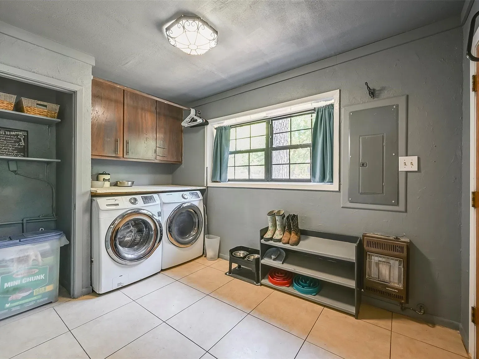 3 bed, 2.0 bath, 2932 sqft, $3,800 — Photo 4