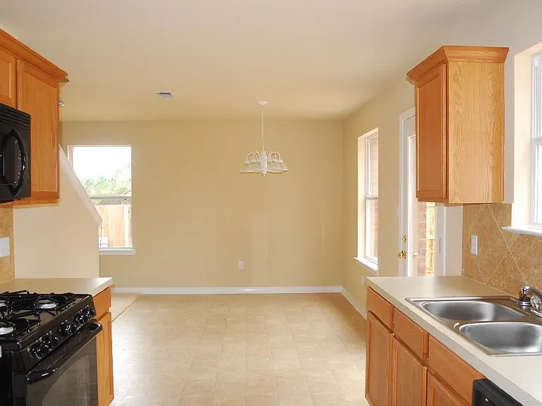10257 English Manor Dr — Photo 3