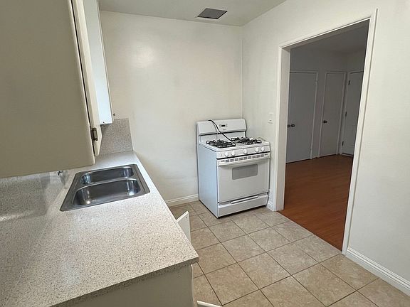 5th image of 542-544 S Los Robles Ave #5444