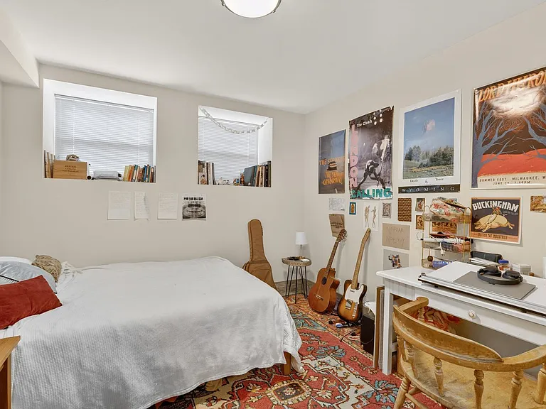 961 W Fletcher St #1 — Photo 30