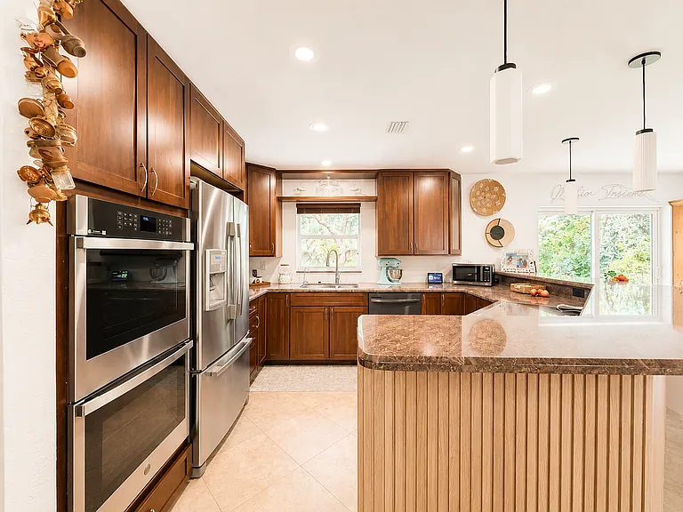 1720 SW 4th St — Photo 8