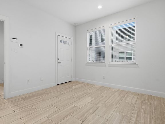 5th image of 2709 Clinton Dr