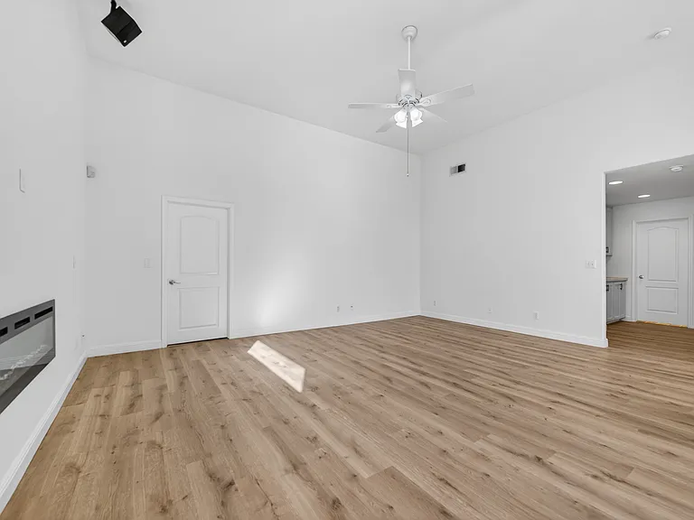 10291 N Whitney Ave — Photo 7