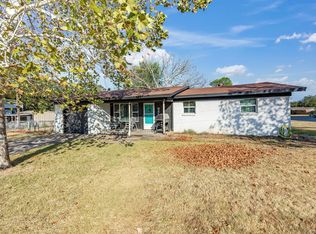 1306 Hulme St, Bowie, TX 76230