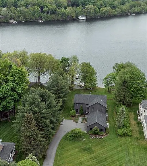 33 Arrow Point Rd — Photo 1