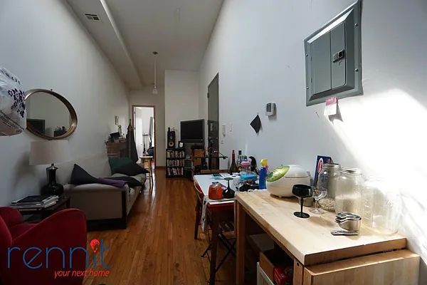Rented by Rennit Inc. | media 21