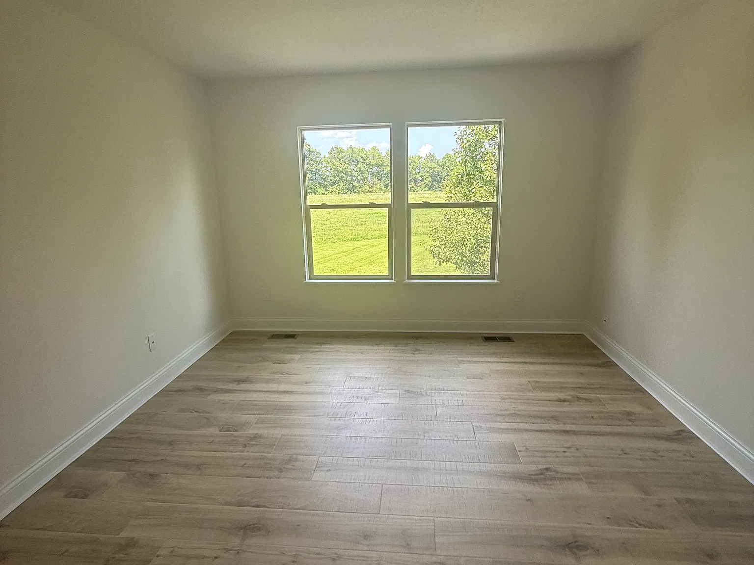 5 bed, 3.5 bath, 2399 sqft, $4,500 — Photo 2