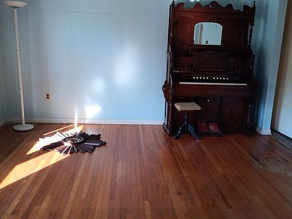 3rd image of 4 Fairfax Cir