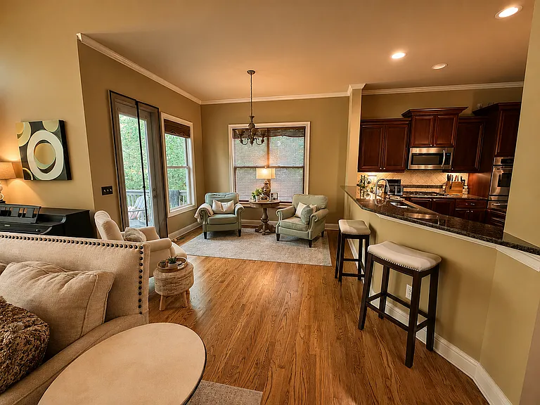 3258 Kentworth Ln — Photo 7