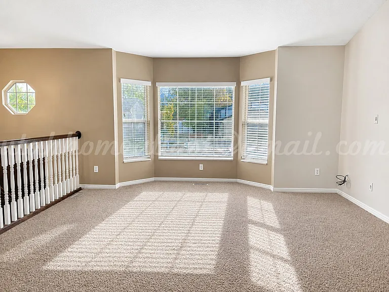 4353 S 3100 W — Photo 2