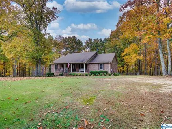 72 Signal Point Rd, Laceys Spring, AL 35754
