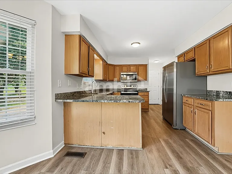 2113 Lynwood Pl — Photo 4