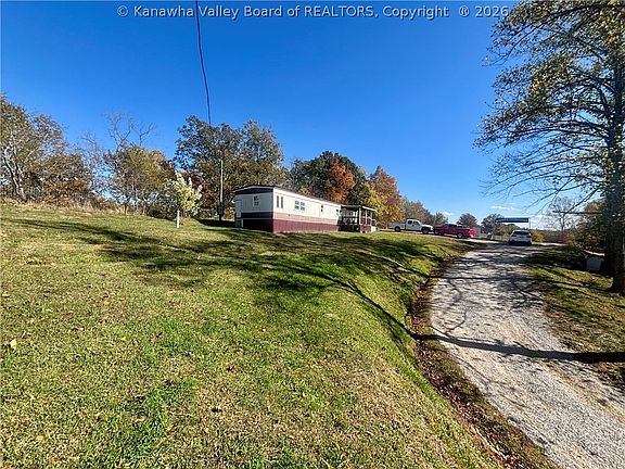 4th image of 3080 Stone Lick Rd