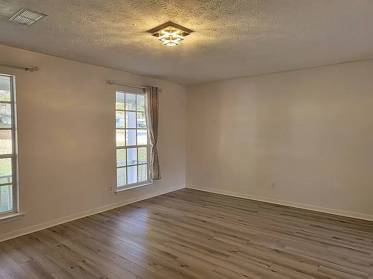 1376 Heritage Glen Dr — Photo 15