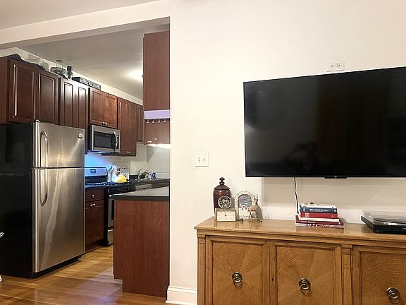 3rd image of 2142 W Berteau Ave APT 2N