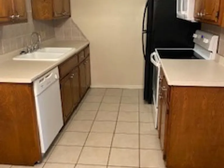 Peppertree Apartments — Photo 19