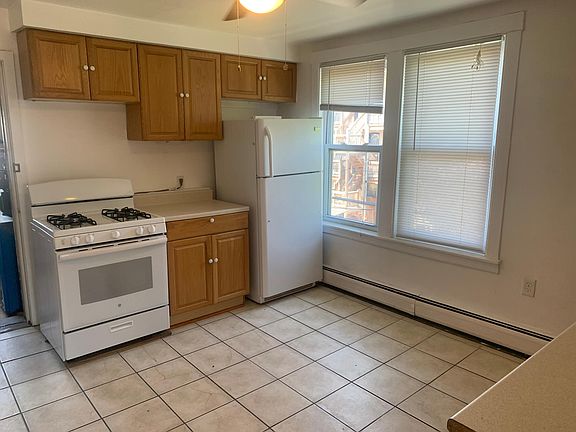 4th image of 710 N Rockwell St #2