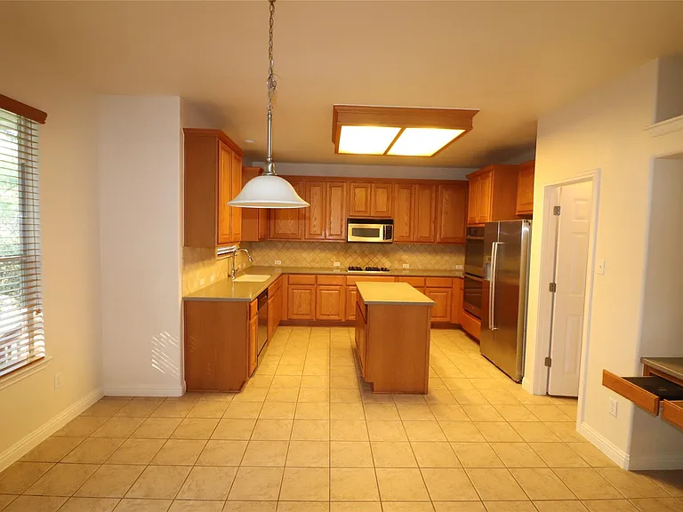 806 Zappa Dr — Photo 18