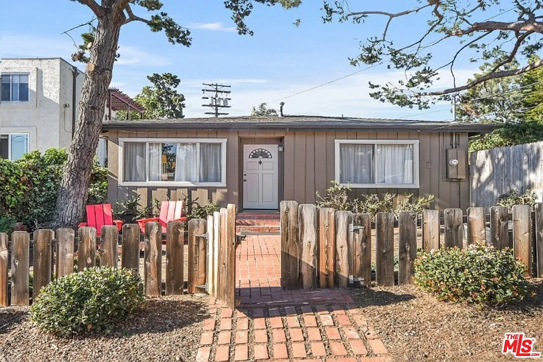 2 bed, 2.0 bath, 1036 sqft, $8,500 — Photo 3