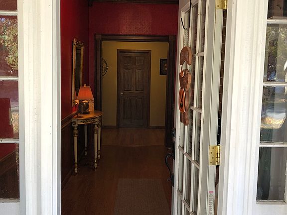 2nd image of 1117 Main St