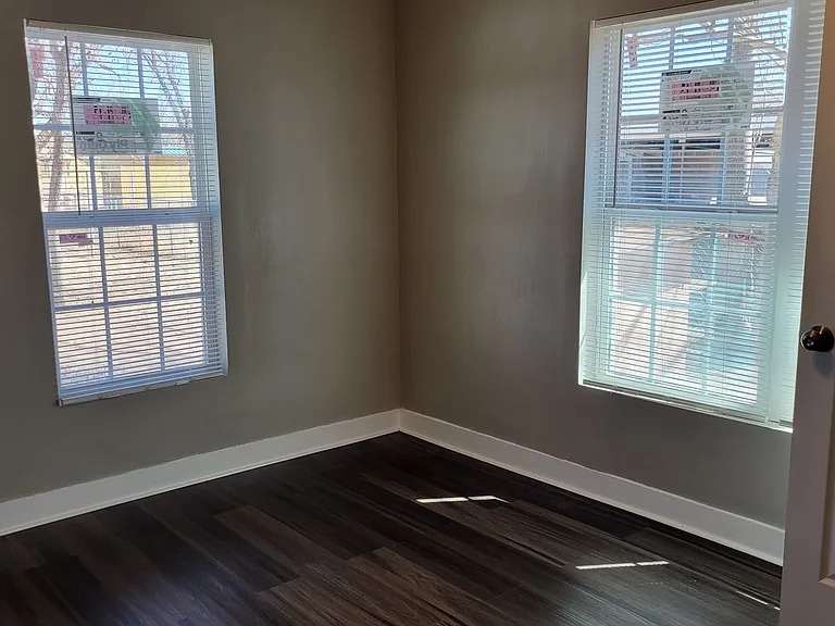 340 S 6th St — Photo 22