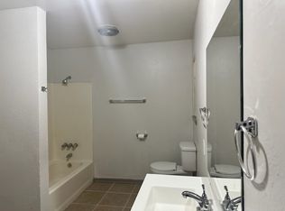 566 3rd St SW #6, Paris, TX 75460