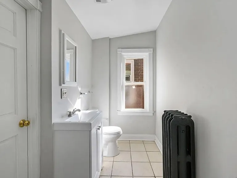 2335 May St #3R — Photo 8