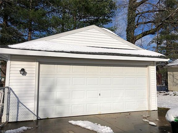 2nd image of 29337 Beechwood Dr