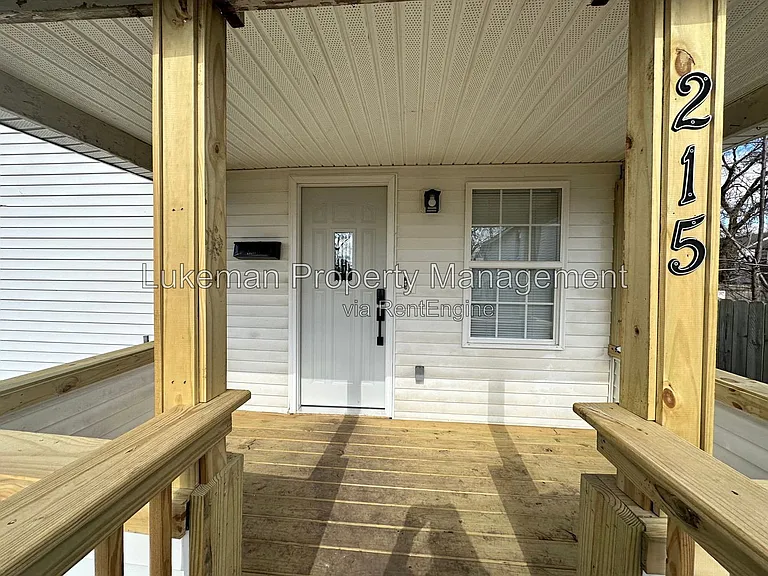 215 E North St — Photo 27