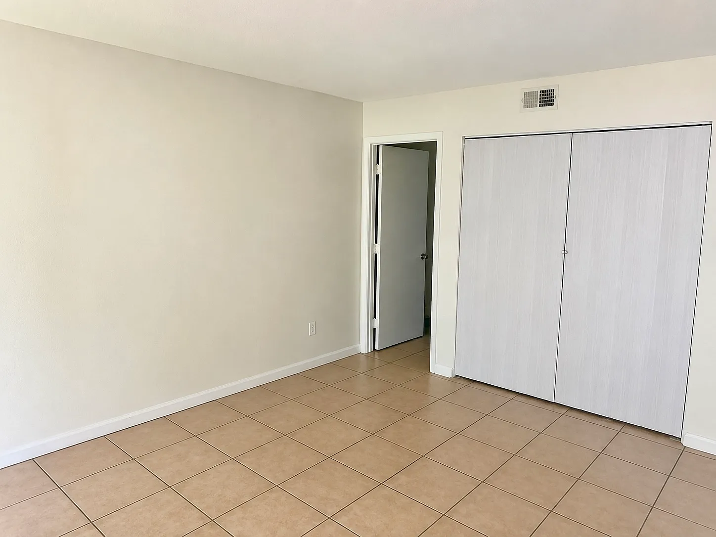 8202 Fairways Circle - B202 — Photo 3