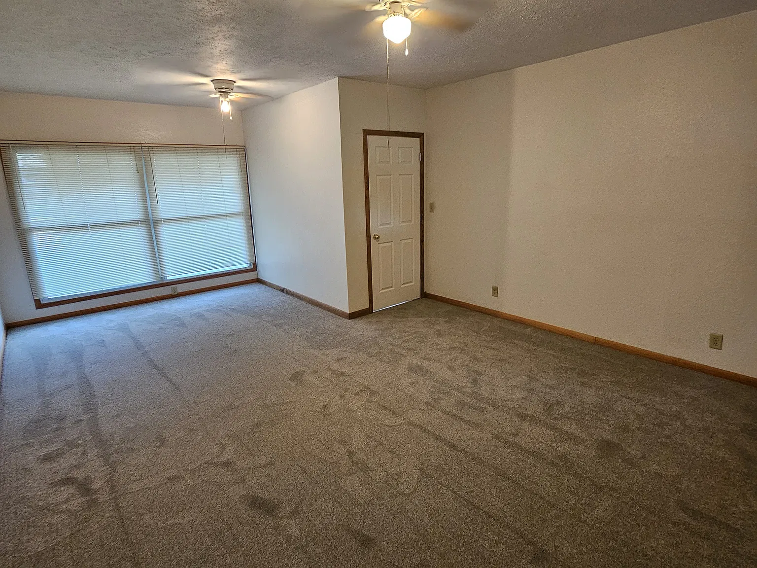 4 bed, 1.5 bath, 2005 sqft, $1,695 — Photo 3