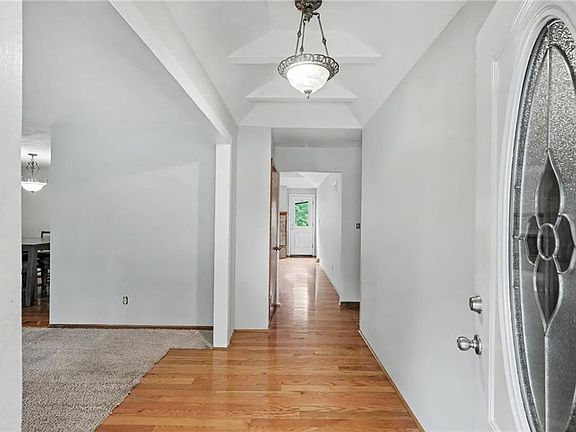 5th image of 702 NW 12th St