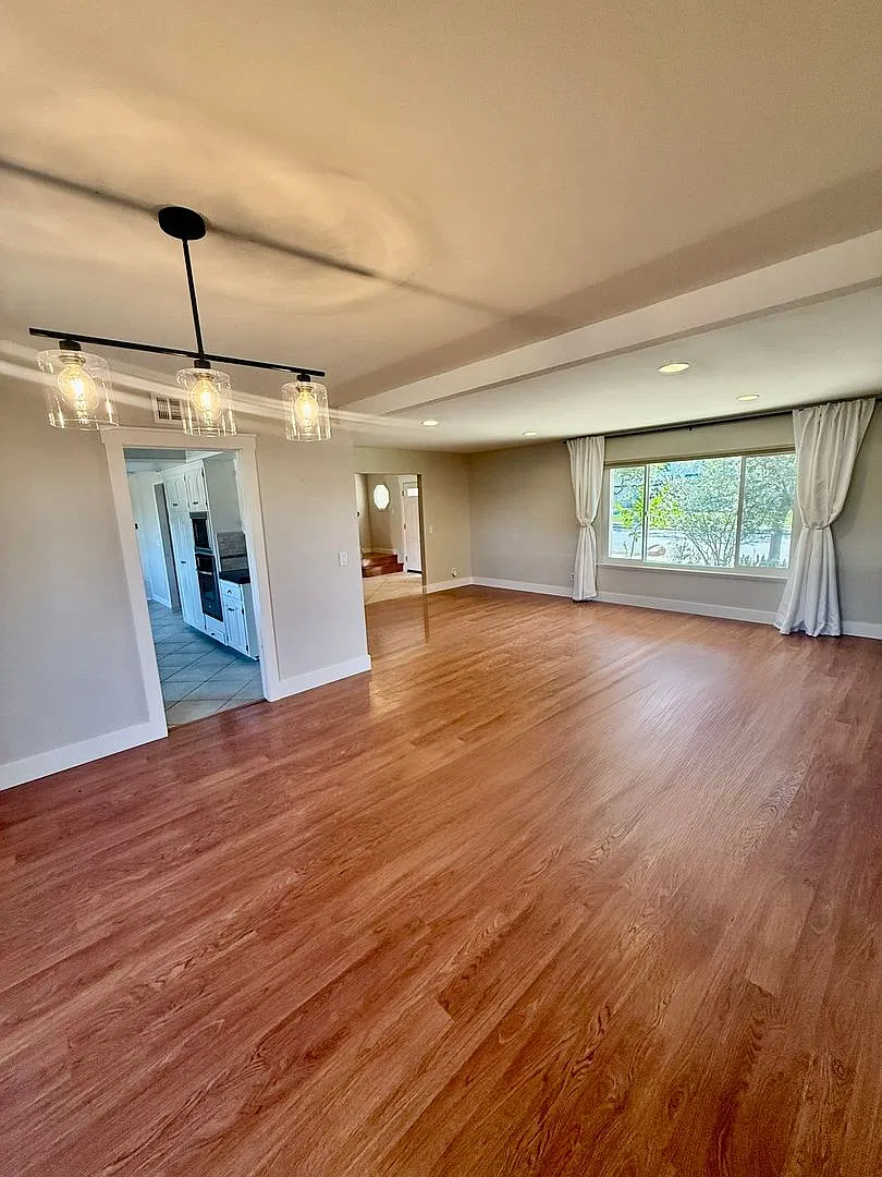 Foxenwood Executive Style Living... 3 bedrooms + a loft — Photo 4