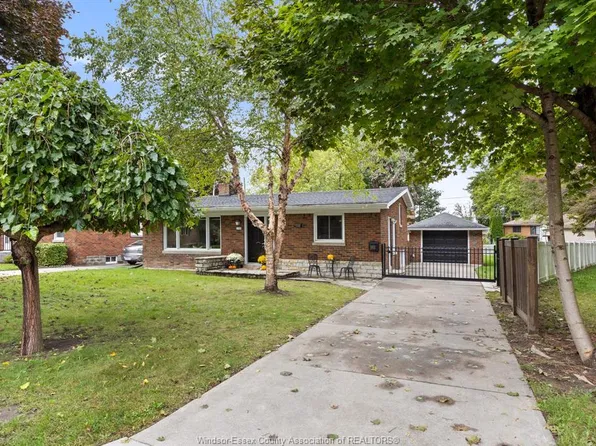 1109 Parkview Ave, Windsor, ON N8S 2X8